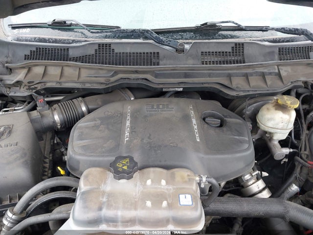 44919070 :رقم المزاد ، 1C6RR7NM3HS517981 vin ، 2017 Ram 1500 Laramie  4x4 5'7 Box مزاد بيع