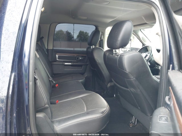 44919070 :رقم المزاد ، 1C6RR7NM3HS517981 vin ، 2017 Ram 1500 Laramie  4x4 5'7 Box مزاد بيع