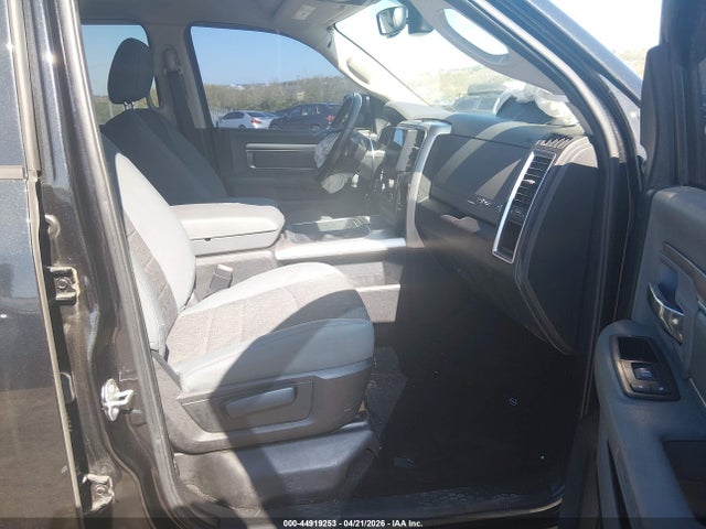 44919253 :رقم المزاد ، 1C6RR7LG8HS538841 vin ، 2017 Ram 1500 Big Horn  4x4 5'7 Box مزاد بيع