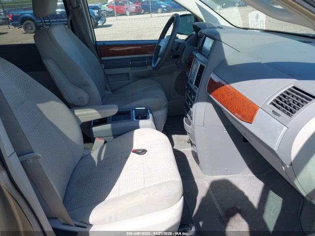 Продажа на аукционе авто 2009 Chrysler Town & Country Touring, vin: 2A8HR54199R572639, номер лота: 44919303