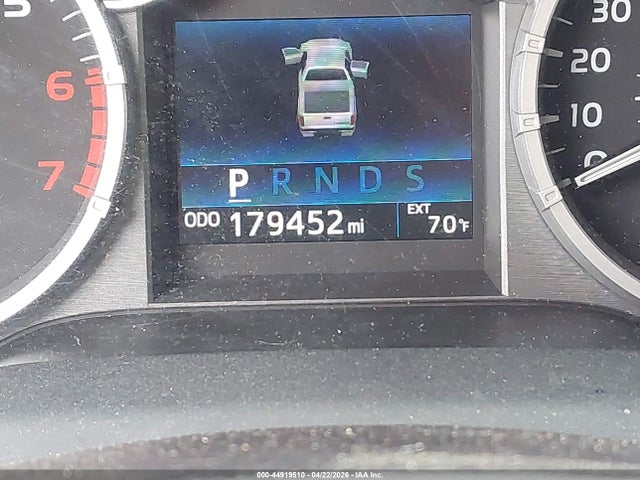44919510 :رقم المزاد ، 5TFDW5F17HX583909 vin ، 2017 Toyota Tundra Sr5 5.7l V8 مزاد بيع