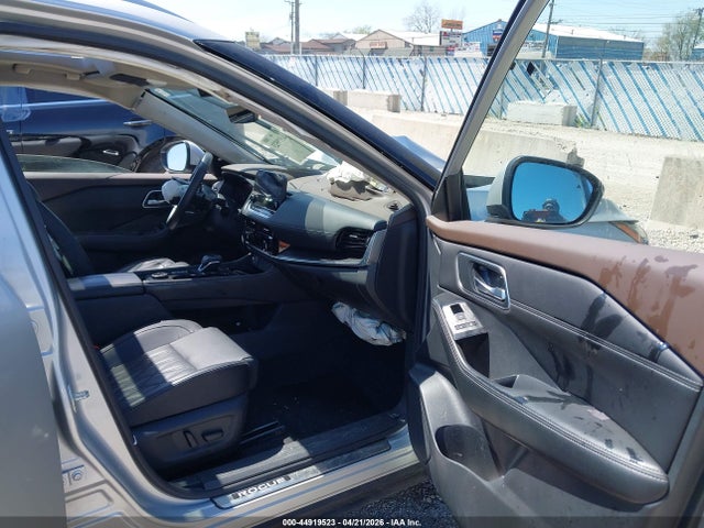 2023 Nissan Rogue Platinum Intelligent Awd მანქანა იყიდება აუქციონზე, vin: JN8BT3DD8PW307359, აუქციონის ნომერი: 44919523