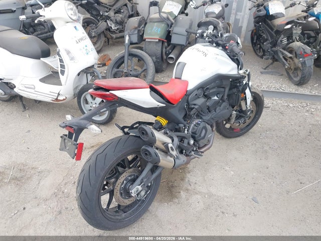 Ducati Monster 2024 ZDMMAMDT9RB009649 Image 4