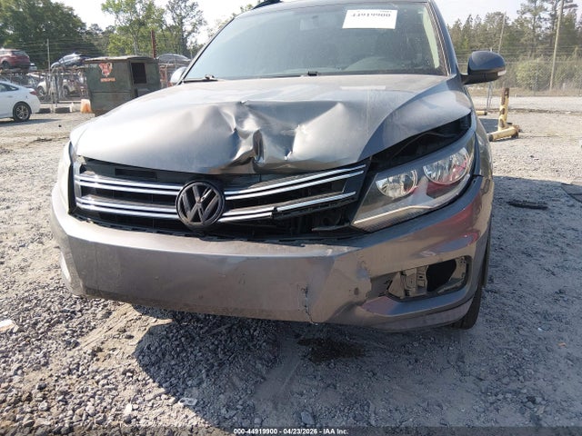 2015 Volkswagen Tiguan S მანქანა იყიდება აუქციონზე, vin: WVGAV7AXXFW611052, აუქციონის ნომერი: 44919900