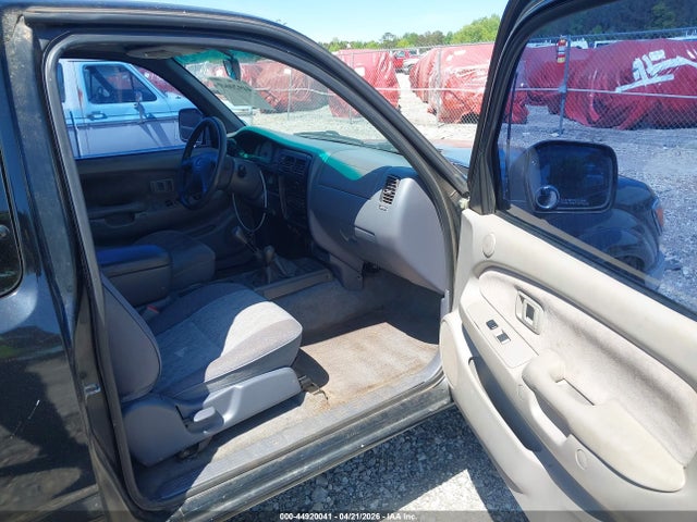 44920041 :رقم المزاد ، 5TEWN72N21Z726232 vin ، 2001 Toyota Tacoma Base V6 مزاد بيع