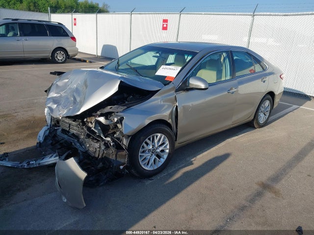 44920167 :رقم المزاد ، 4T1BF1FK4HU686162 vin ، 2017 Toyota Camry Le مزاد بيع
