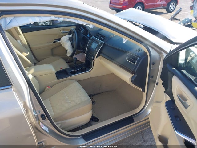 44920167 :رقم المزاد ، 4T1BF1FK4HU686162 vin ، 2017 Toyota Camry Le مزاد بيع