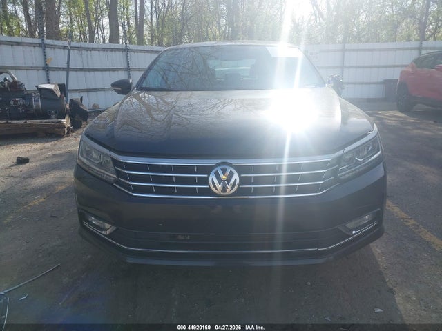 44920169 :رقم المزاد ، 1VWBA7A32JC029262 vin ، 2018 Volkswagen Passat 2.0t Se مزاد بيع