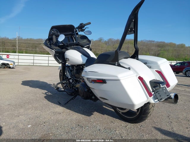 Harley-Davidson FLTRX 2024 1HD1KH710RB643718 Image 3