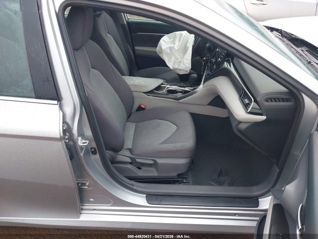 Продаж на аукціоні авто 2021 Toyota Camry Le, vin: 4T1C11AKXMU604181, номер лоту: 44920431