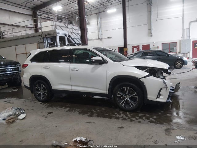 Toyota Highlander Le Plus 2019 5TDBZRFH5KS742443 Image 14