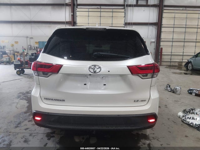 Toyota Highlander Le Plus 2019 5TDBZRFH5KS742443 Image 17