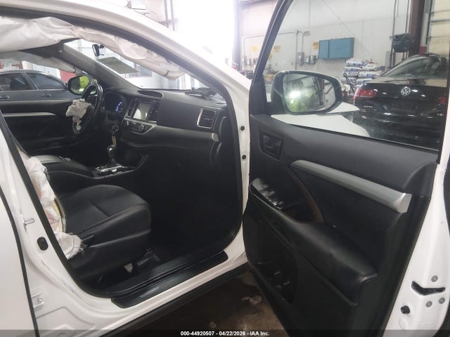 Toyota Highlander Le Plus 2019 5TDBZRFH5KS742443 Image 5