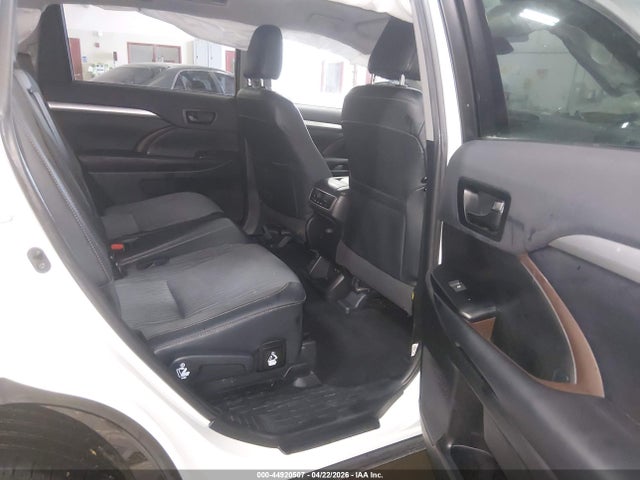 Toyota Highlander Le Plus 2019 5TDBZRFH5KS742443 Image 8