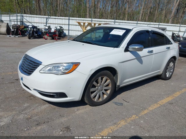 2013 Chrysler 200 Limited მანქანა იყიდება აუქციონზე, vin: 1C3CCBCG4DN744044, აუქციონის ნომერი: 44920673