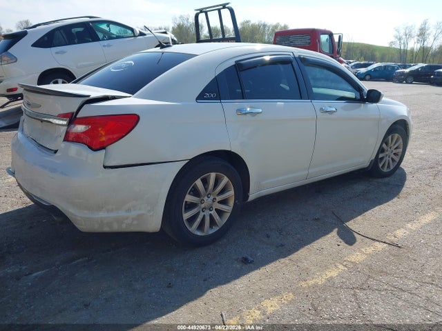 2013 Chrysler 200 Limited მანქანა იყიდება აუქციონზე, vin: 1C3CCBCG4DN744044, აუქციონის ნომერი: 44920673