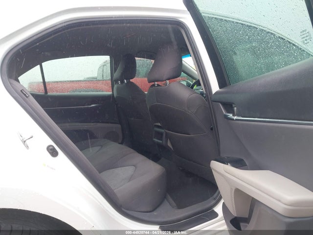Продажа на аукционе авто 2018 Toyota Camry Le, vin: 4T1B11HK5JU074019, номер лота: 44920744