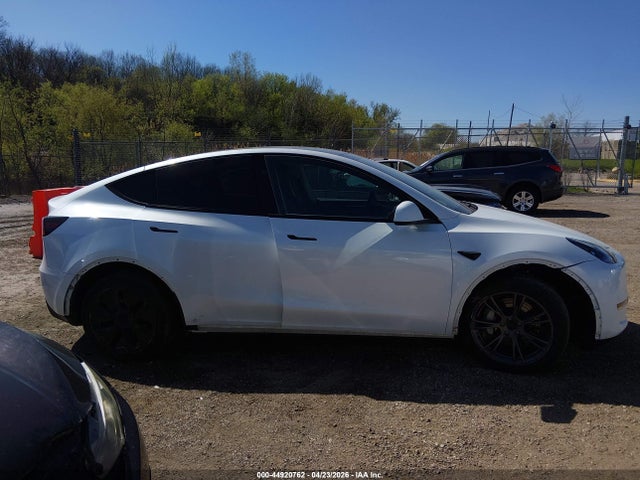 Продаж на аукціоні авто 2024 Tesla Model Y Long Range Dual Motor All-wheel Drive, vin: 7SAYGDEEXRA311914, номер лоту: 44920762
