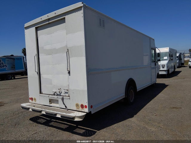 44920817 :رقم المزاد ، 1FC3E4KL5FDA06617 vin ، 2015 Ford E-450 Stripped مزاد بيع