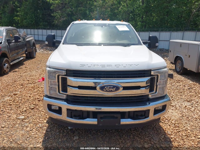 44920864 :رقم المزاد ، 1FT8X3CT8HED63702 vin ، 2017 Ford F-350 Xlt مزاد بيع