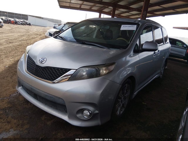 Toyota Sienna Se 8 Passenger 2014 5TDXK3DC7ES492044 Image 2