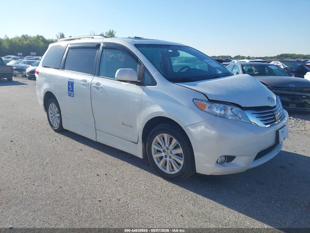 2011 Toyota Sienna Limited V6 მანქანა იყიდება აუქციონზე, vin: 5TDYK3DC0BS020770, აუქციონის ნომერი: 44920958