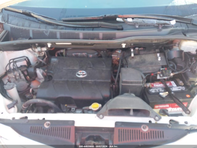 2011 Toyota Sienna Limited V6 მანქანა იყიდება აუქციონზე, vin: 5TDYK3DC0BS020770, აუქციონის ნომერი: 44920958