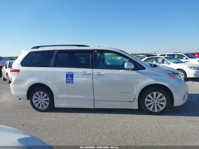 2011 Toyota Sienna Limited V6 მანქანა იყიდება აუქციონზე, vin: 5TDYK3DC0BS020770, აუქციონის ნომერი: 44920958