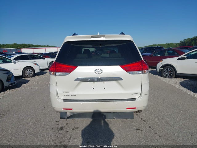 2011 Toyota Sienna Limited V6 მანქანა იყიდება აუქციონზე, vin: 5TDYK3DC0BS020770, აუქციონის ნომერი: 44920958
