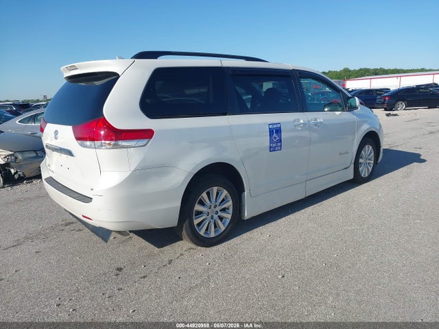 2011 Toyota Sienna Limited V6 მანქანა იყიდება აუქციონზე, vin: 5TDYK3DC0BS020770, აუქციონის ნომერი: 44920958