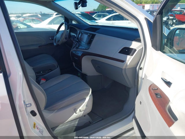 2011 Toyota Sienna Limited V6 მანქანა იყიდება აუქციონზე, vin: 5TDYK3DC0BS020770, აუქციონის ნომერი: 44920958