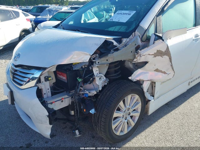 2011 Toyota Sienna Limited V6 მანქანა იყიდება აუქციონზე, vin: 5TDYK3DC0BS020770, აუქციონის ნომერი: 44920958