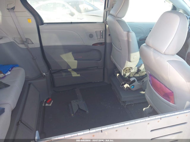2011 Toyota Sienna Limited V6 მანქანა იყიდება აუქციონზე, vin: 5TDYK3DC0BS020770, აუქციონის ნომერი: 44920958