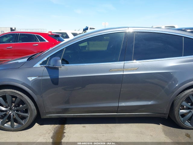 Tesla Model X 60d/70d/75d/90d 2016 5YJXCAE26GF001929 Image 15
