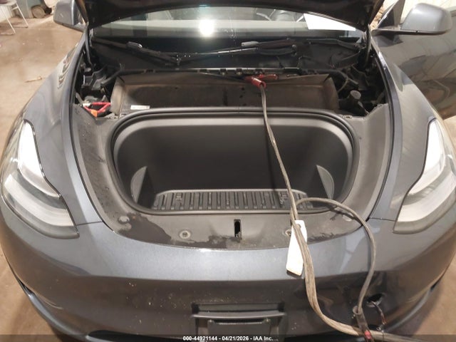 2023 Tesla Model Y Awd/long Range Dual Motor All-wheel Drive მანქანა იყიდება აუქციონზე, vin: 7SAYGDEEXPA155869, აუქციონის ნომერი: 44921144