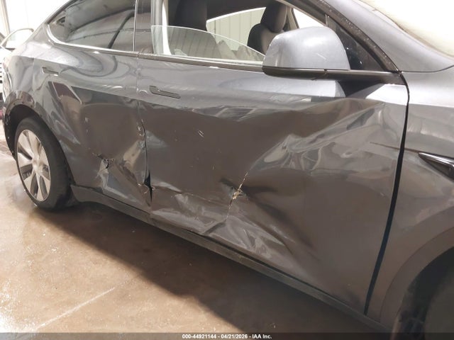 2023 Tesla Model Y Awd/long Range Dual Motor All-wheel Drive მანქანა იყიდება აუქციონზე, vin: 7SAYGDEEXPA155869, აუქციონის ნომერი: 44921144