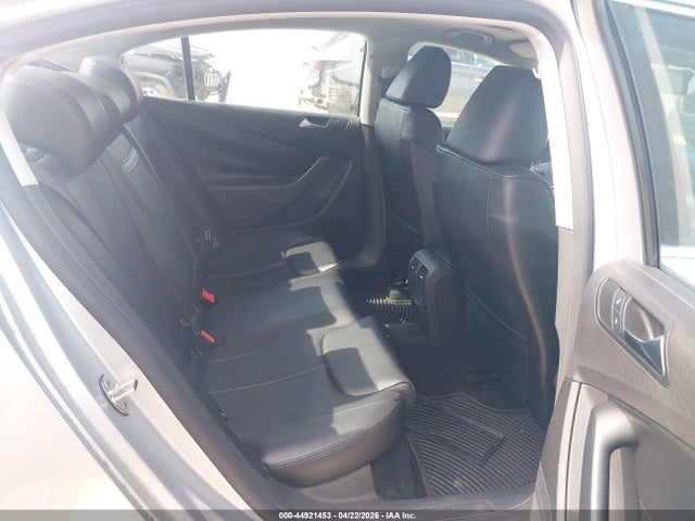 44921453 :رقم المزاد ، WVWJK7AN7AE135479 vin ، 2010 Volkswagen Passat Komfort مزاد بيع