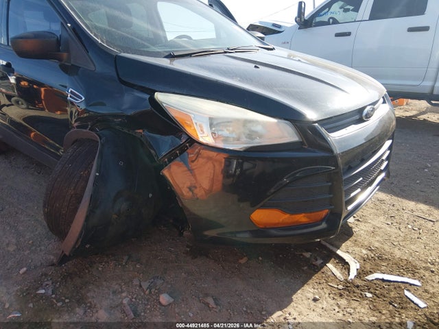 Продажа на аукционе авто 2015 Ford Escape S, vin: 1FMCU0F77FUA68556, номер лота: 44921485