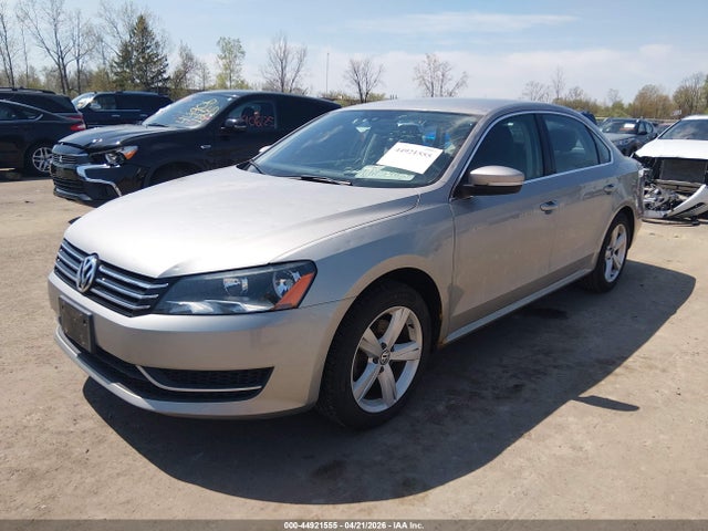 2013 Volkswagen Passat 2.5l Se მანქანა იყიდება აუქციონზე, vin: 1VWBP7A39DC114554, აუქციონის ნომერი: 44921555