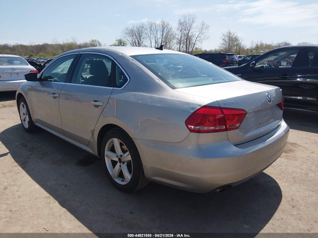 2013 Volkswagen Passat 2.5l Se მანქანა იყიდება აუქციონზე, vin: 1VWBP7A39DC114554, აუქციონის ნომერი: 44921555