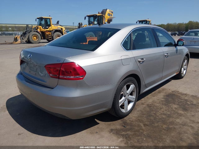 2013 Volkswagen Passat 2.5l Se მანქანა იყიდება აუქციონზე, vin: 1VWBP7A39DC114554, აუქციონის ნომერი: 44921555