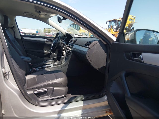 2013 Volkswagen Passat 2.5l Se მანქანა იყიდება აუქციონზე, vin: 1VWBP7A39DC114554, აუქციონის ნომერი: 44921555