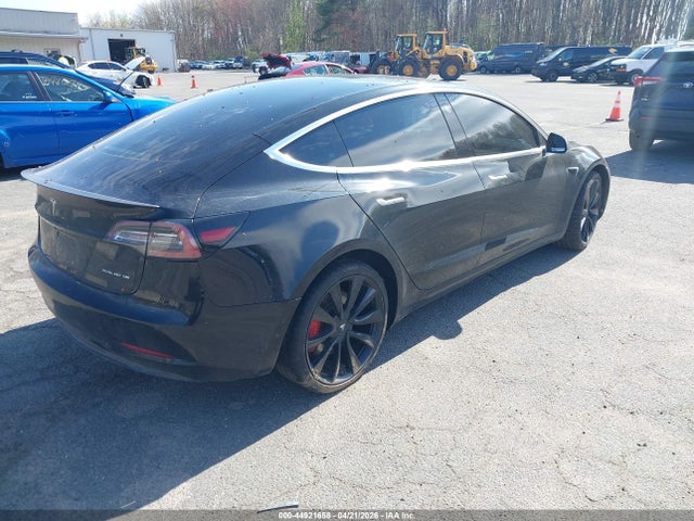 44921658 :رقم المزاد ، 5YJ3E1EB8JF180958 vin ، 2018 Tesla Model 3 Long Range/performance مزاد بيع