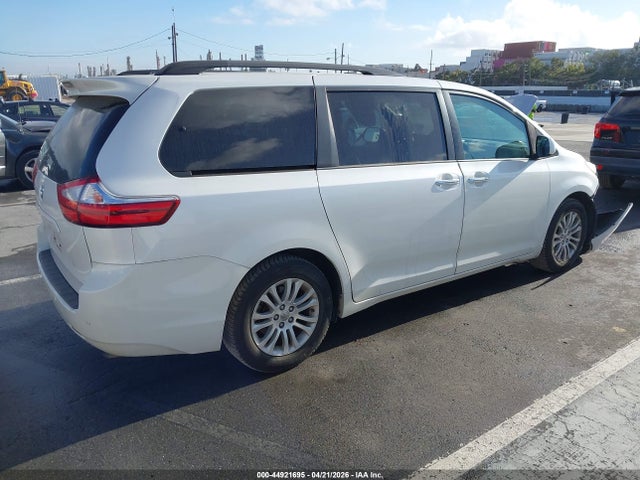 Aukcja sprzedaży 2015 Toyota Sienna Xle 8 Passenger, vin: 5TDYK3DC8FS561510, numer aukcji: 44921695