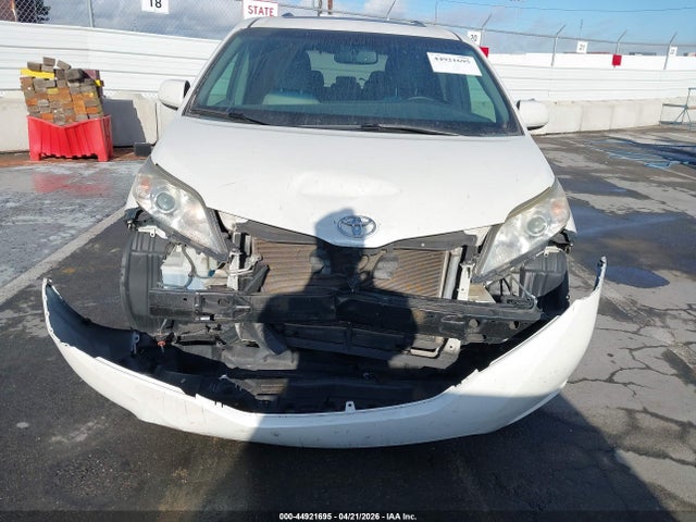 Aukcja sprzedaży 2015 Toyota Sienna Xle 8 Passenger, vin: 5TDYK3DC8FS561510, numer aukcji: 44921695