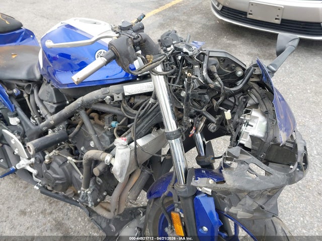 Yamaha YZFR3 2015 MH3RH06Y4FK005083 Image 15