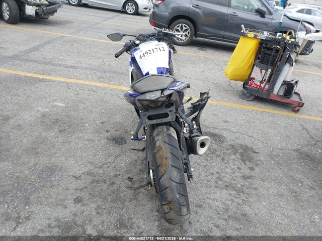 Yamaha YZFR3 2015 MH3RH06Y4FK005083 Image 6