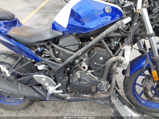 Yamaha YZFR3 2015 MH3RH06Y4FK005083 Image 8