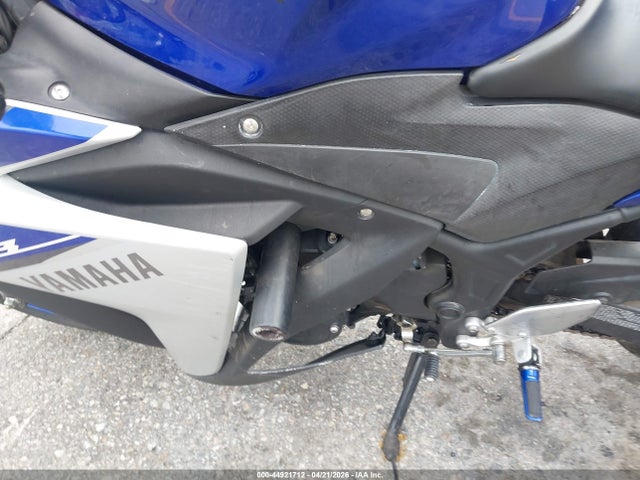 Yamaha YZFR3 2015 MH3RH06Y4FK005083 Image 9