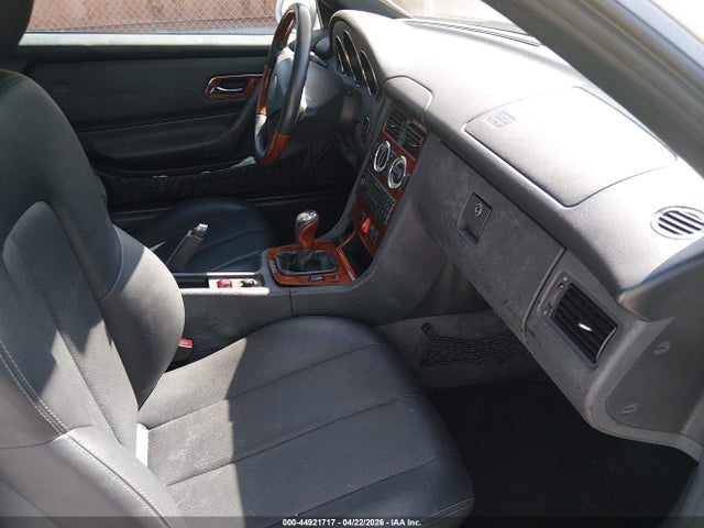 44921717 :رقم المزاد ، WDBKK65F21F210194 vin ، 2001 Mercedes-benz Slk 320 مزاد بيع